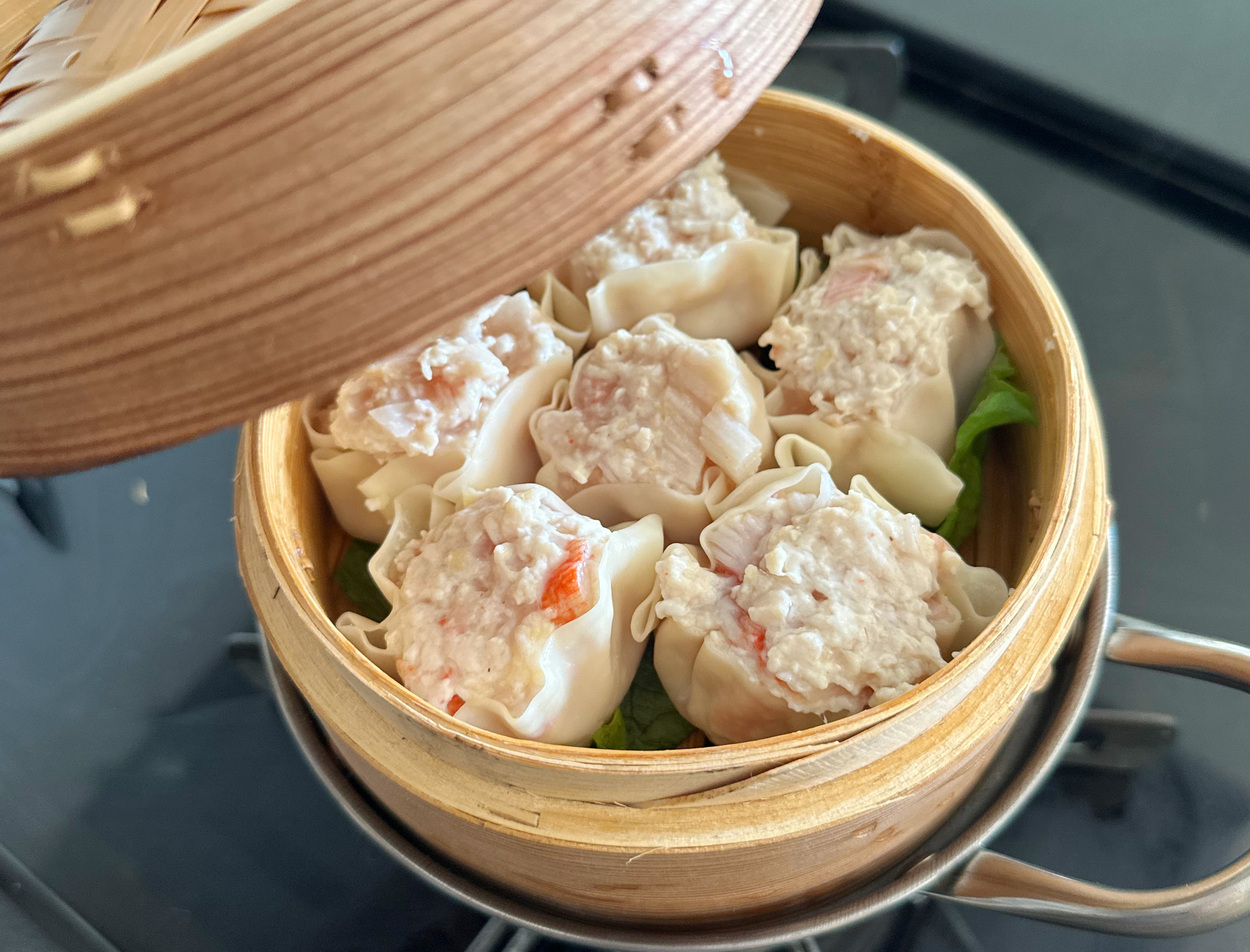 鶏むね肉とカニカマのシューマイ-生姜風味-