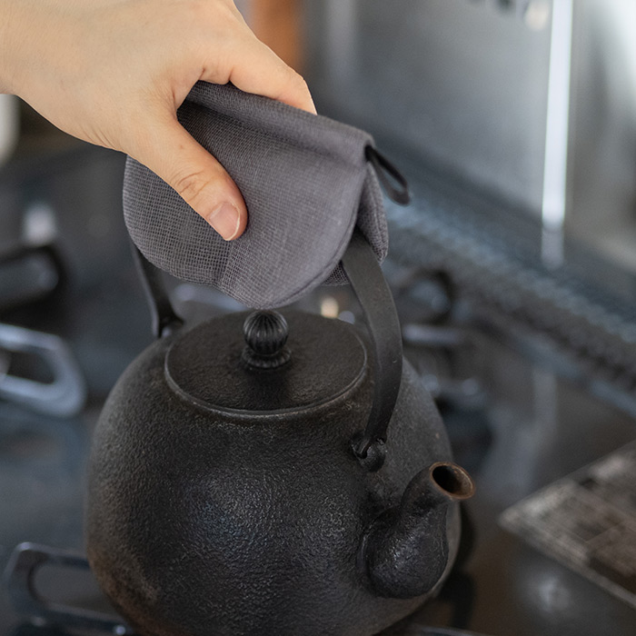 バンイノウエ　シンプルかや鍋つかみ　つるばみ　/　BAN INOUE