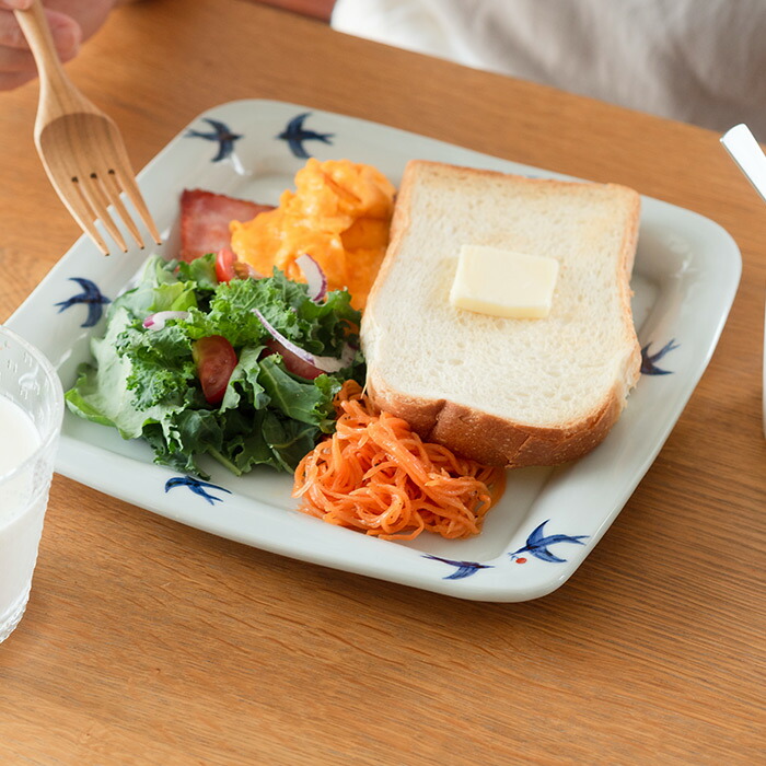 日下華子　色絵　つばめ　正方角丸プレート